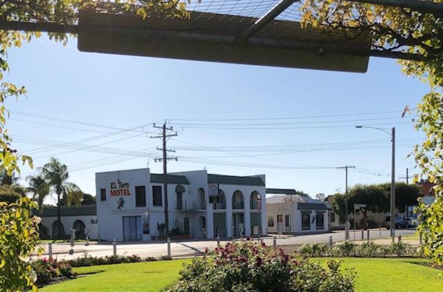 El Toro Motel Numurkah ภายนอก รูปภาพ